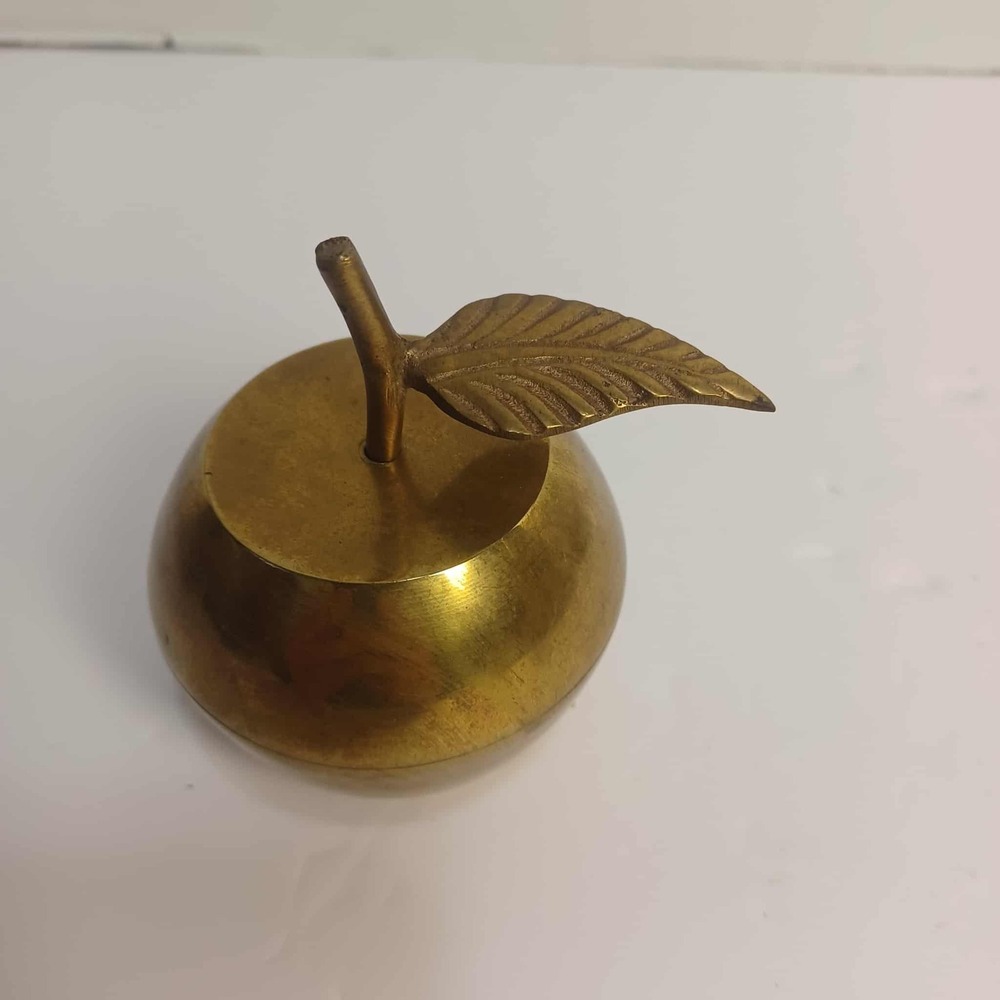 Vtg Solid Brass Apple Paperweight Made in India MCM. Decorative‎ Display Teacher
